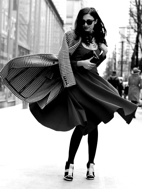 femme tendance dans la rue